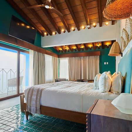 Hotel Luxury Patio Azul (Adults Only) Puerto Vallarta Exterior photo Suite at the Hotel Habitas