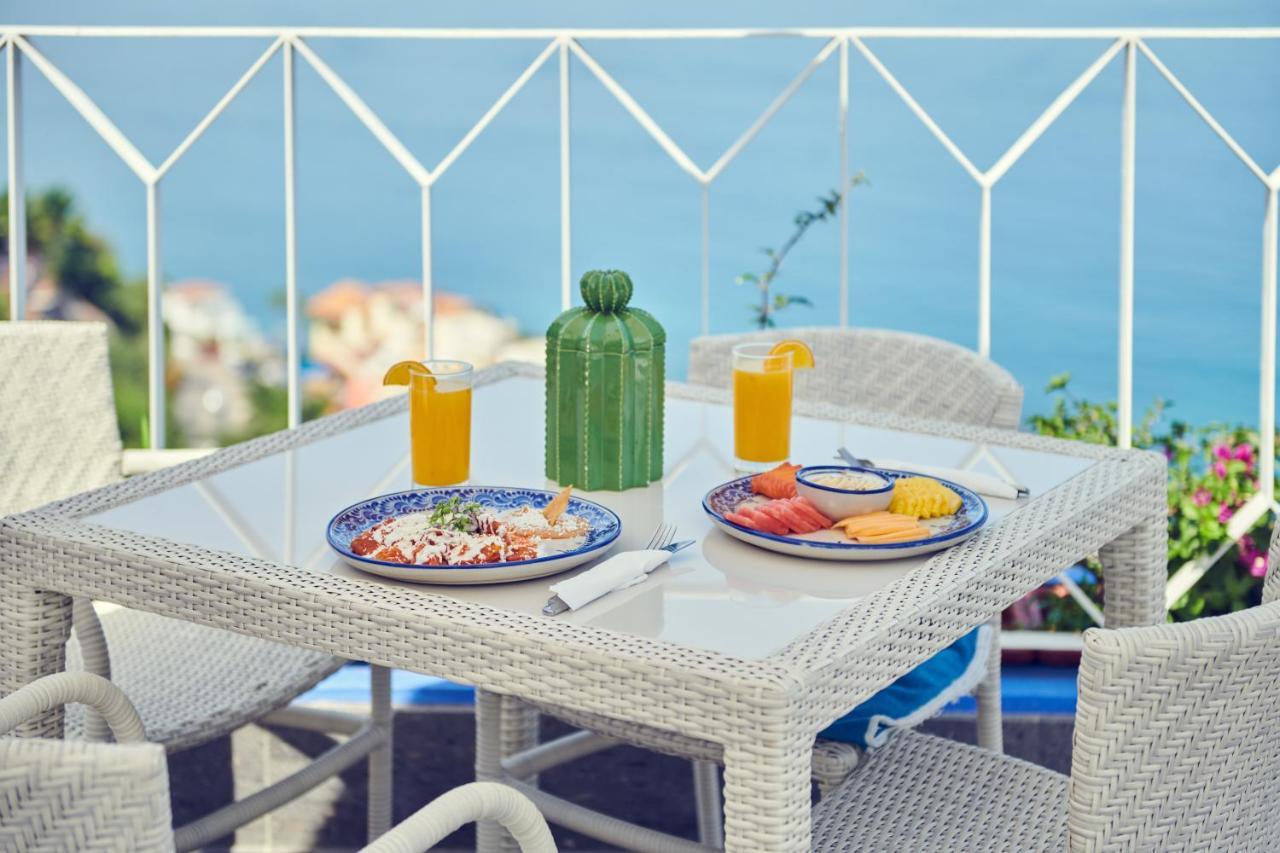 Hotel Luxury Patio Azul (Adults Only) Puerto Vallarta Exterior photo A typical breakfast